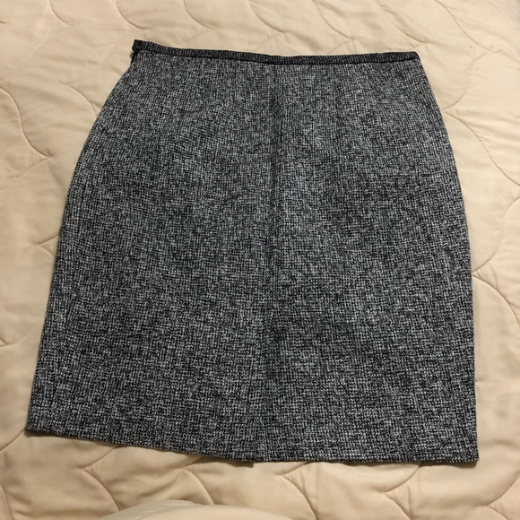 Tweed lined Skirt - Picture 3 of 4